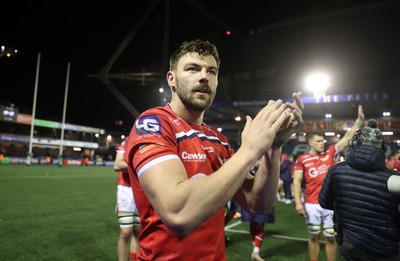191225 - Cardiff Rugby v Scarlets - United Rugby Championship - Johnny Williams of Scarlets at full time