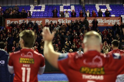 191225 - Cardiff Rugby v Scarlets - United Rugby Championship - Scarlets celebrate with fans at full time