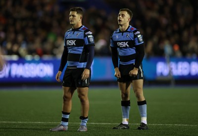 191225 - Cardiff Rugby v Scarlets - United Rugby Championship - Callum Sheedy and Cameron Winnett of Cardiff 