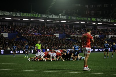 191225 - Cardiff Rugby v Scarlets - United Rugby Championship - Scrum
