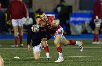 191225 - Cardiff Rugby v Scarlets, United Rugby Championship - Gareth Davies of Scarlets warms up