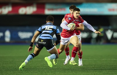191225 - Cardiff Rugby v Scarlets, United Rugby Championship - Joe Hawkins of Scarlets takes on Ben Thomas of Cardiff Rugby