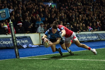191225 - Cardiff Rugby v Scarlets, United Rugby Championship -Josh Adams of Cardiff Rugby dives in to score try