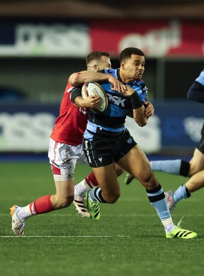 191225 - Cardiff Rugby v Scarlets, United Rugby Championship - Ben Thomas of Cardiff Rugby takes on Gareth Davies of Scarlets