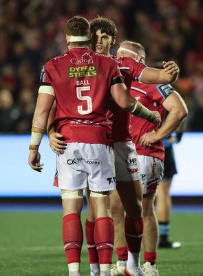 191225 - Cardiff Rugby v Scarlets, United Rugby Championship - Scarlets players celebrate at the end of the match