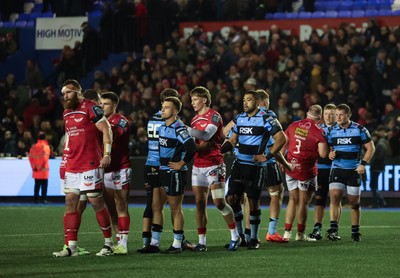 191225 - Cardiff Rugby v Scarlets, United Rugby Championship -The players congratulate each other at the end of the match