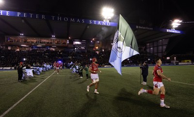 191225 - Cardiff Rugby v Scarlets, United Rugby Championship - Scarlets players run out at Cardiff Arms Park