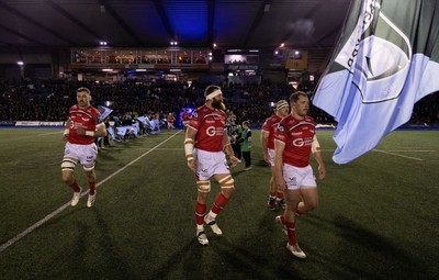 191225 - Cardiff Rugby v Scarlets, United Rugby Championship - Scarlets players run out at Cardiff Arms Park