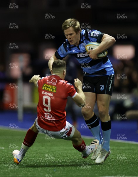 191225 - Cardiff Rugby v Scarlets - United Rugby Championship - Dan Thomas of Cardiff is tackled by Gareth Davies of Scarlets 