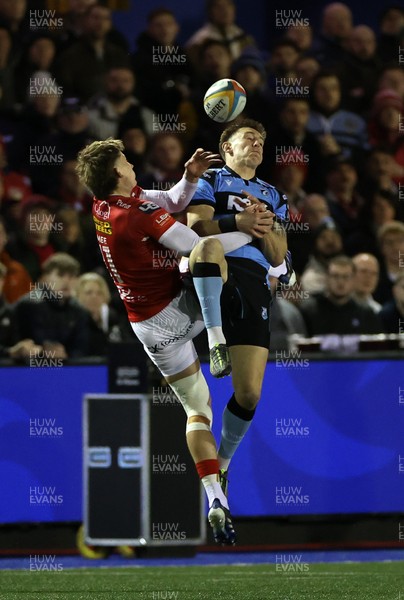 191225 - Cardiff Rugby v Scarlets - United Rugby Championship - Josh Adams of Cardiff and Ellis Mee of Scarlets go for the high ball