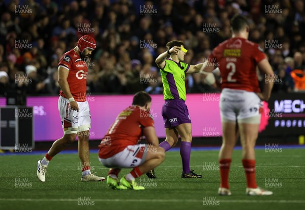 191225 - Cardiff Rugby v Scarlets - United Rugby Championship - Referee Ben Breakspear gives Josh Macleod of Scarlets a yellow card