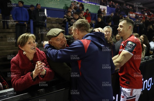 191225 - Cardiff Rugby v Scarlets - United Rugby Championship - Gareth Davies of Scarlets with family at full time