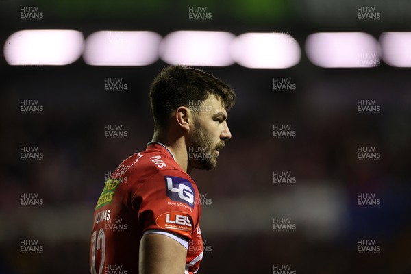 191225 - Cardiff Rugby v Scarlets - United Rugby Championship - Johnny Williams of Scarlets 