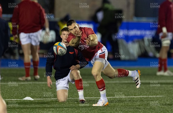 191225 - Cardiff Rugby v Scarlets, United Rugby Championship - Gareth Davies of Scarlets warms up