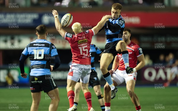 191225 - Cardiff Rugby v Scarlets, United Rugby Championship - Blair Murray of Scarlets and Cam Winnett of Cardiff Rugby compete for the ball