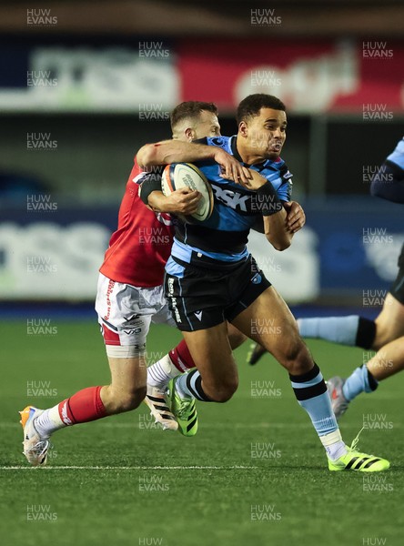 191225 - Cardiff Rugby v Scarlets, United Rugby Championship - Ben Thomas of Cardiff Rugby takes on Gareth Davies of Scarlets