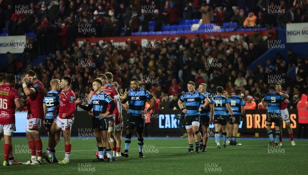 191225 - Cardiff Rugby v Scarlets, United Rugby Championship -The players congratulate each other at the end of the match