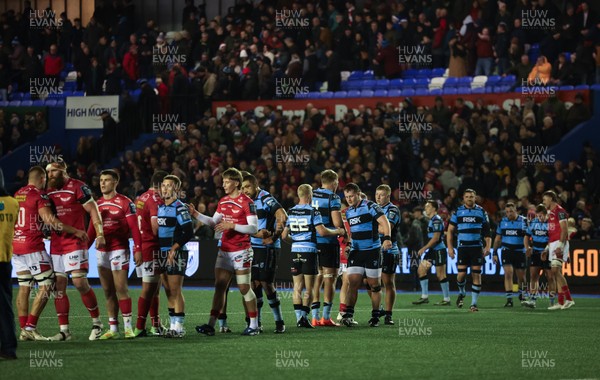 191225 - Cardiff Rugby v Scarlets, United Rugby Championship -The players congratulate each other at the end of the match