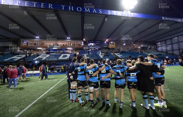 191225 - Cardiff Rugby v Scarlets, United Rugby Championship - Cardiff huddle up at the end of the match