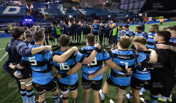 191225 - Cardiff Rugby v Scarlets, United Rugby Championship - Cardiff huddle up at the end of the match