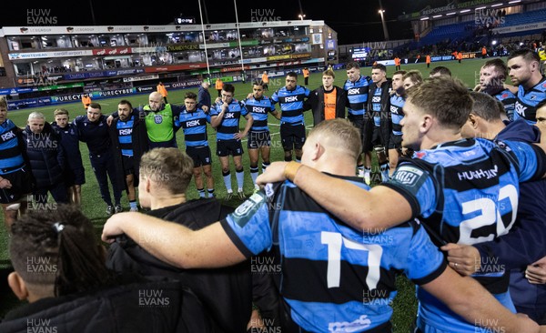 191225 - Cardiff Rugby v Scarlets, United Rugby Championship - Cardiff huddle up at the end of the match
