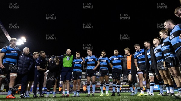 191225 - Cardiff Rugby v Scarlets, United Rugby Championship - Cardiff huddle up at the end of the match