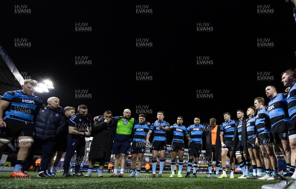 191225 - Cardiff Rugby v Scarlets, United Rugby Championship - Cardiff huddle up at the end of the match