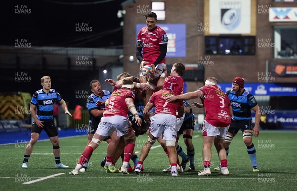 191225 - Cardiff Rugby v Scarlets, United Rugby Championship - Sam Lousi of Scarlets wins the line out