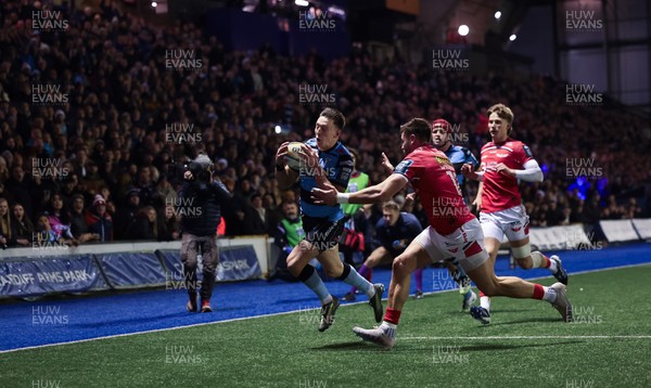 191225 - Cardiff Rugby v Scarlets, United Rugby Championship - Josh Adams of Cardiff Rugby scores try in front of a bumper derby crowd