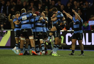 131225 - Cardiff Rugby v Ulster - United Rugby Championship - Callum Sheedy of Cardiff celebrates with teams mates after winning the game
