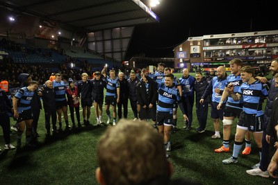 131225 - Cardiff Rugby v Ulster - United Rugby Championship - Callum Sheedy of Cardiff leads the team huddle