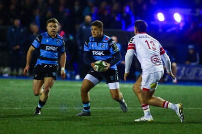 131225 - Cardiff Rugby v Ulster - EPCR Challenge Cup - Callum Sheedy of Cardiff looks to pass