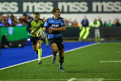 131225 - Cardiff Rugby v Ulster - EPCR Challenge Cup - Harri Millard of Cardiff makes a break along the wing