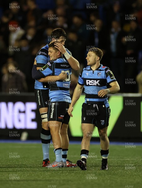 131225 - Cardiff Rugby v Ulster - United Rugby Championship - Callum Sheedy celebrates with Rory Thornton of Cardiff at full time