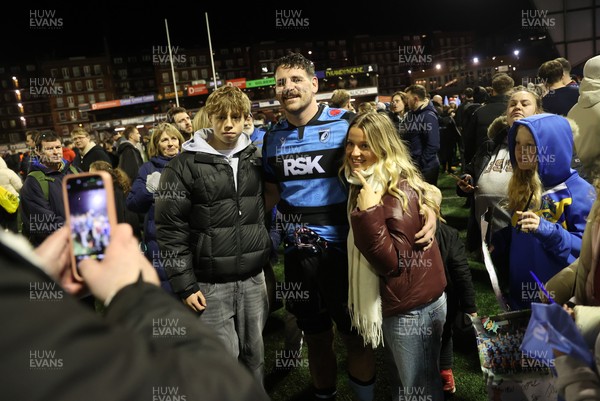 131225 - Cardiff Rugby v Ulster - United Rugby Championship - Alun Lawrence of Cardiff with fans at full time
