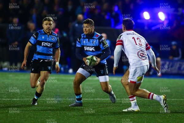 131225 - Cardiff Rugby v Ulster - EPCR Challenge Cup - Callum Sheedy of Cardiff looks to pass