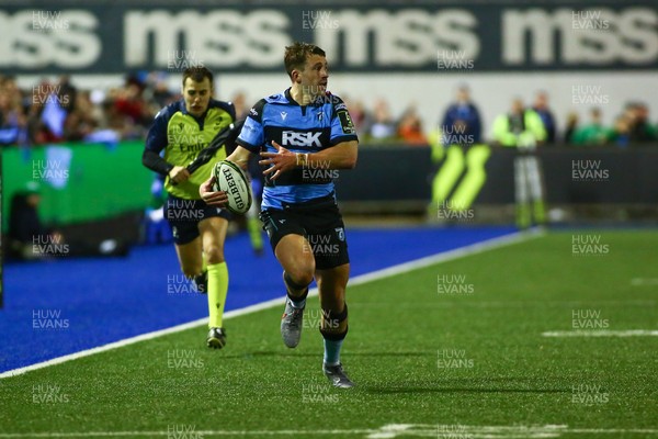 131225 - Cardiff Rugby v Ulster - EPCR Challenge Cup - Harri Millard of Cardiff makes a break along the wing