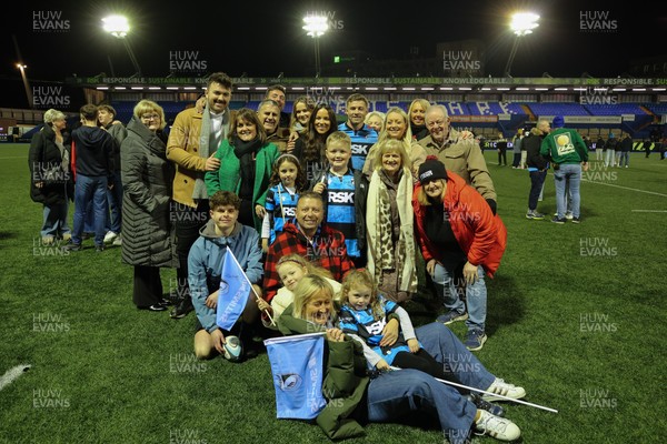 131225 - Cardiff Rugby v Ulster - EPCR Challenge Cup - Leigh Halfpenny of Cardiff catches up woth his family after the final whistle