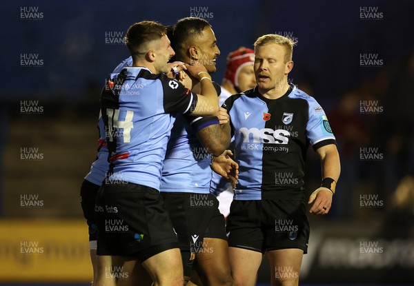 101123 - Cardiff Rugby v Vodacom Bulls - United Rugby Championship - Rey Lee-Lo of Cardiff celebrates scoring a try