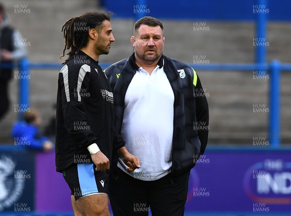 060522 - Cardiff Rugby v Zebre - United Rugby Championship - Josh Navidi of Cardiff and Cardiff Director of Rugby Dai Young ahead of kick off