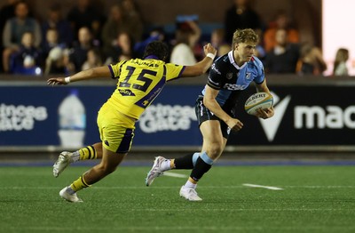 021026 - Cardiff Rugby v Zebre Parma - United Rugby Championship - Jacob Beetham of Cardiff is challenged by Giovanni Montemauri of Zebre 