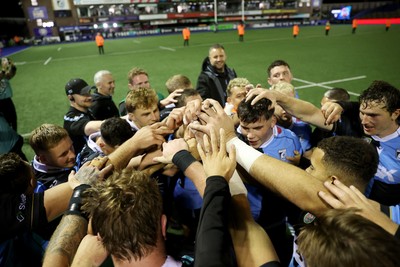 021026 - Cardiff Rugby v Zebre Parma - United Rugby Championship - Cardiff team huddle