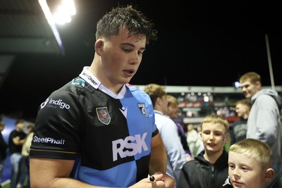 021026 - Cardiff Rugby v Zebre Parma - United Rugby Championship - Tom Howe of Cardiff with fans at full time