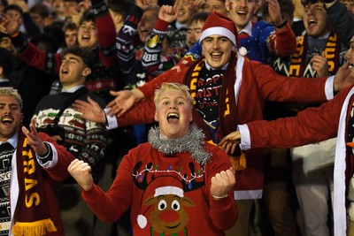 031225 - Cardiff Uni v Cardiff Met - Cardiff Clash - Fans