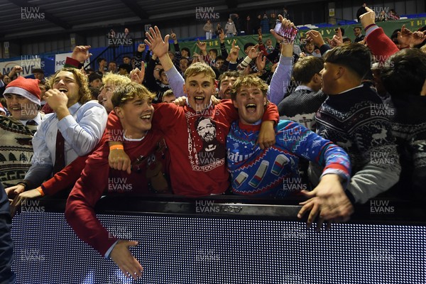 031225 - Cardiff Uni v Cardiff Met - Cardiff Clash - Fans