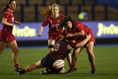 031225 - Cardiff Uni Women v Cardiff Met Women - Cardiff Clash - Gabby Theroux of Cardiff Uni is challenged by Elizabeth Cook of Cardiff Met