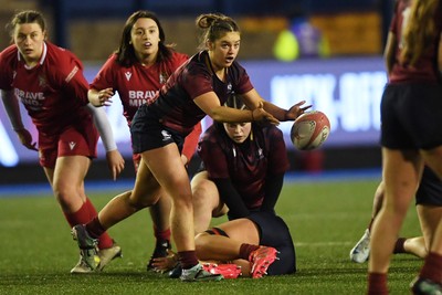 031225 - Cardiff Uni Women v Cardiff Met Women - Cardiff Clash - Els Watkins of Cardiff Met