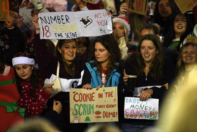 031225 - Cardiff Uni Women v Cardiff Met Women - Cardiff Clash - Fans