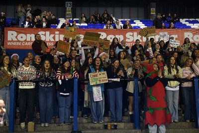 031225 - Cardiff Uni Women v Cardiff Met Women - Cardiff Clash - Fans