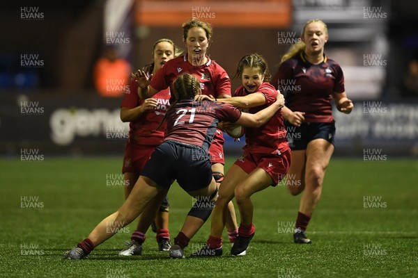031225 - Cardiff Uni Women v Cardiff Met Women - Cardiff Clash - Mouse Robinson of Cardiff Uni is challenged by Evie Loizos of Cardiff Met